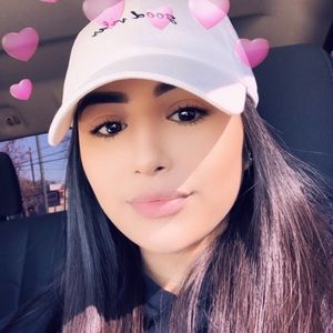 Meet your Posher, Cassandra